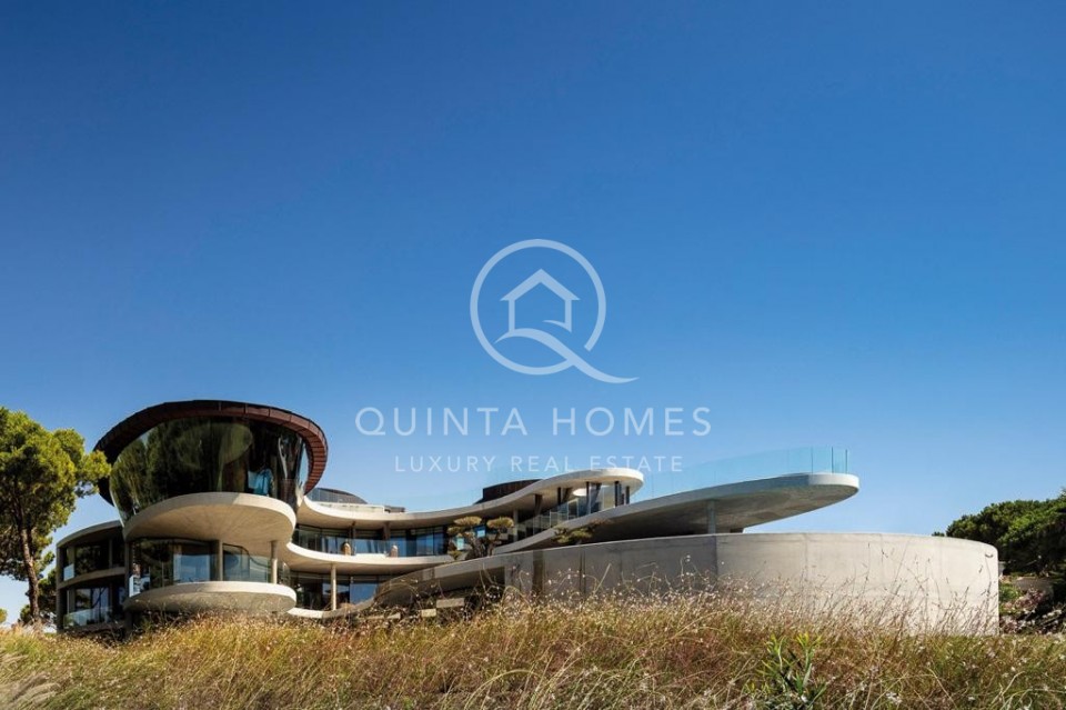  Exquisite Architectural Masterpiece in the Exclusive Area of Quinta do Lago