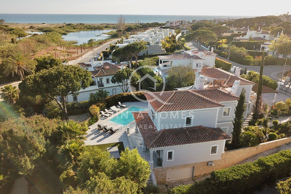 Fantastic 4 bedroom villa with sea views In Dunas Douradas